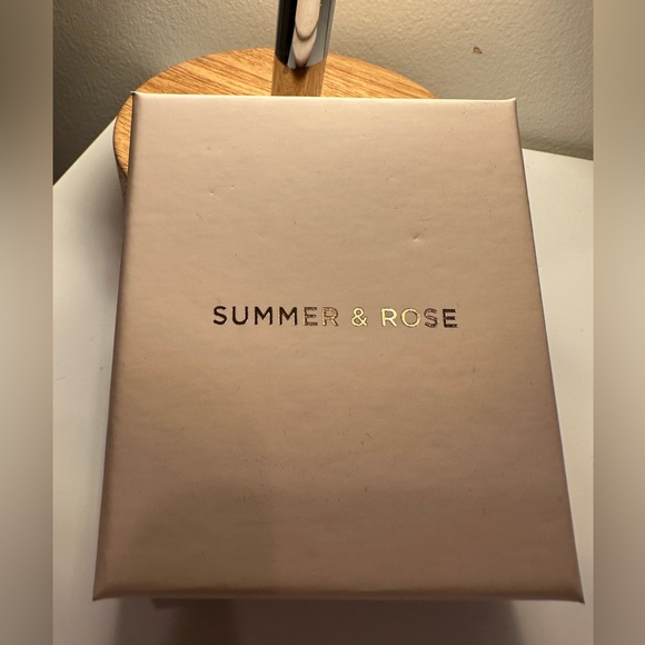 Summer and Rose Earrings, New in Box, Rose Gold Tone - Picture 5 of 6